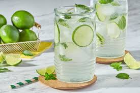 Limonada natural con hierbabuena